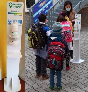 Donazione di colonnine igienizzatrici alla scuola